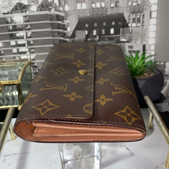 Authentic Louis Vuitton Monogram Sarah Wallet - Picture 13 of 16
